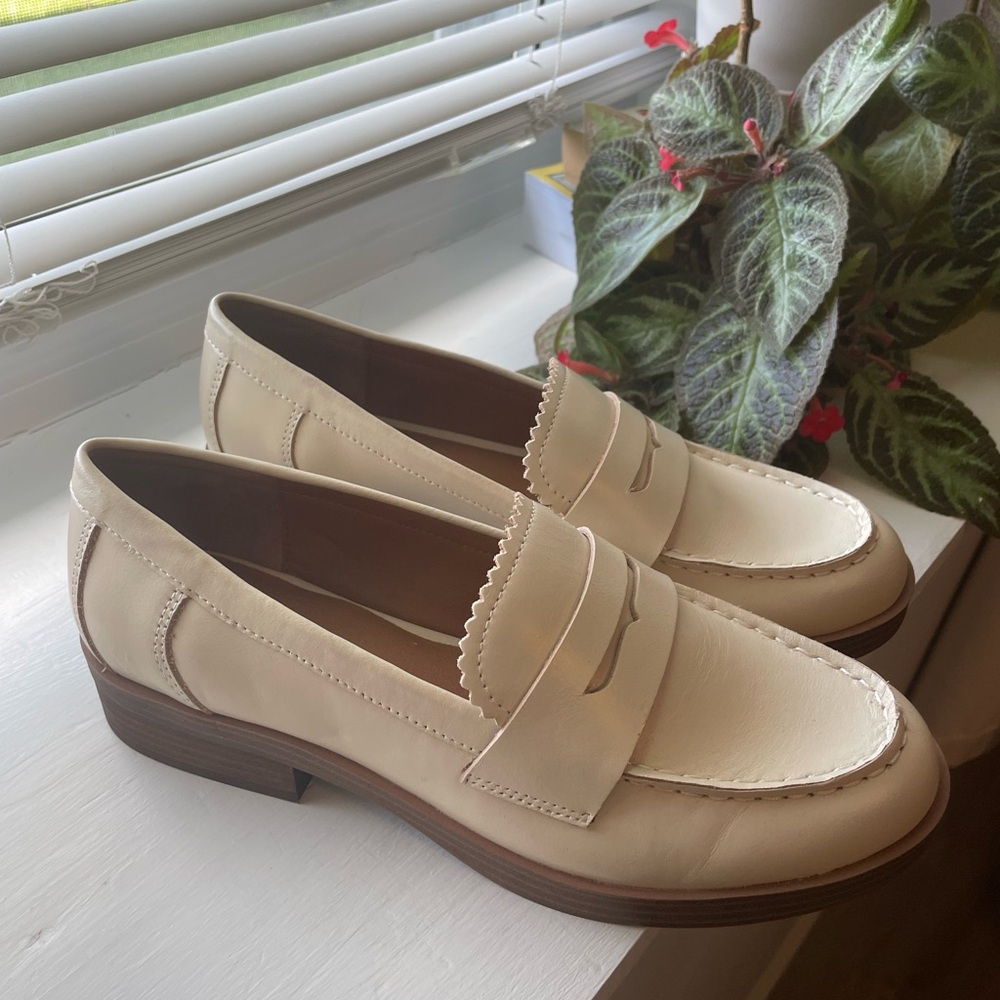 Lucky Brand Women's Cream Loafers